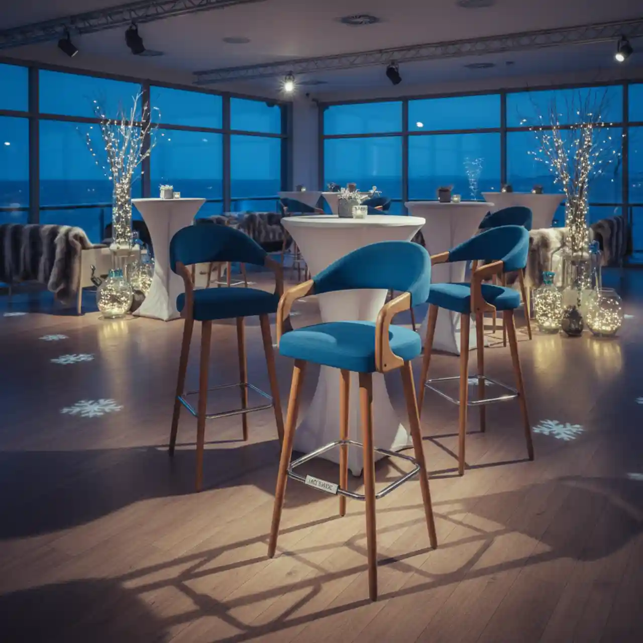 Стул Такер полубарный деревянный синий