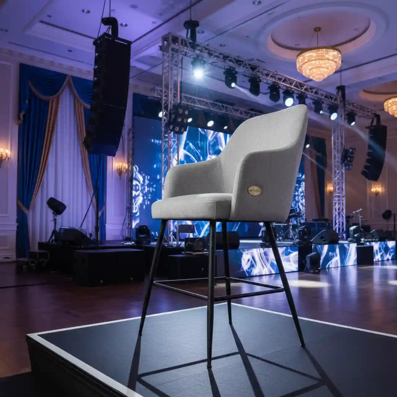 Стул полубарный Ханнингем букле светло серый