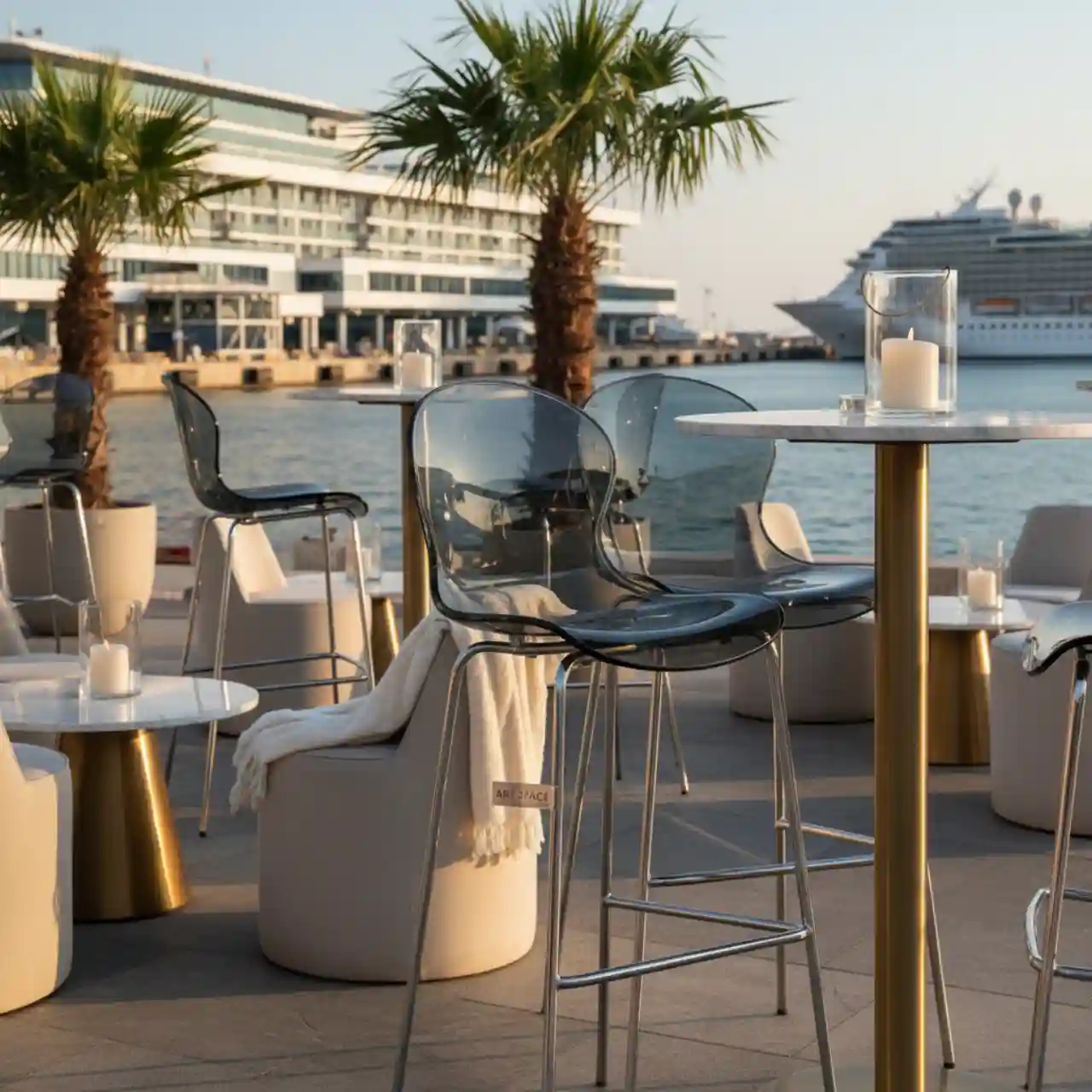 Стул полубарный пластиковый Babila