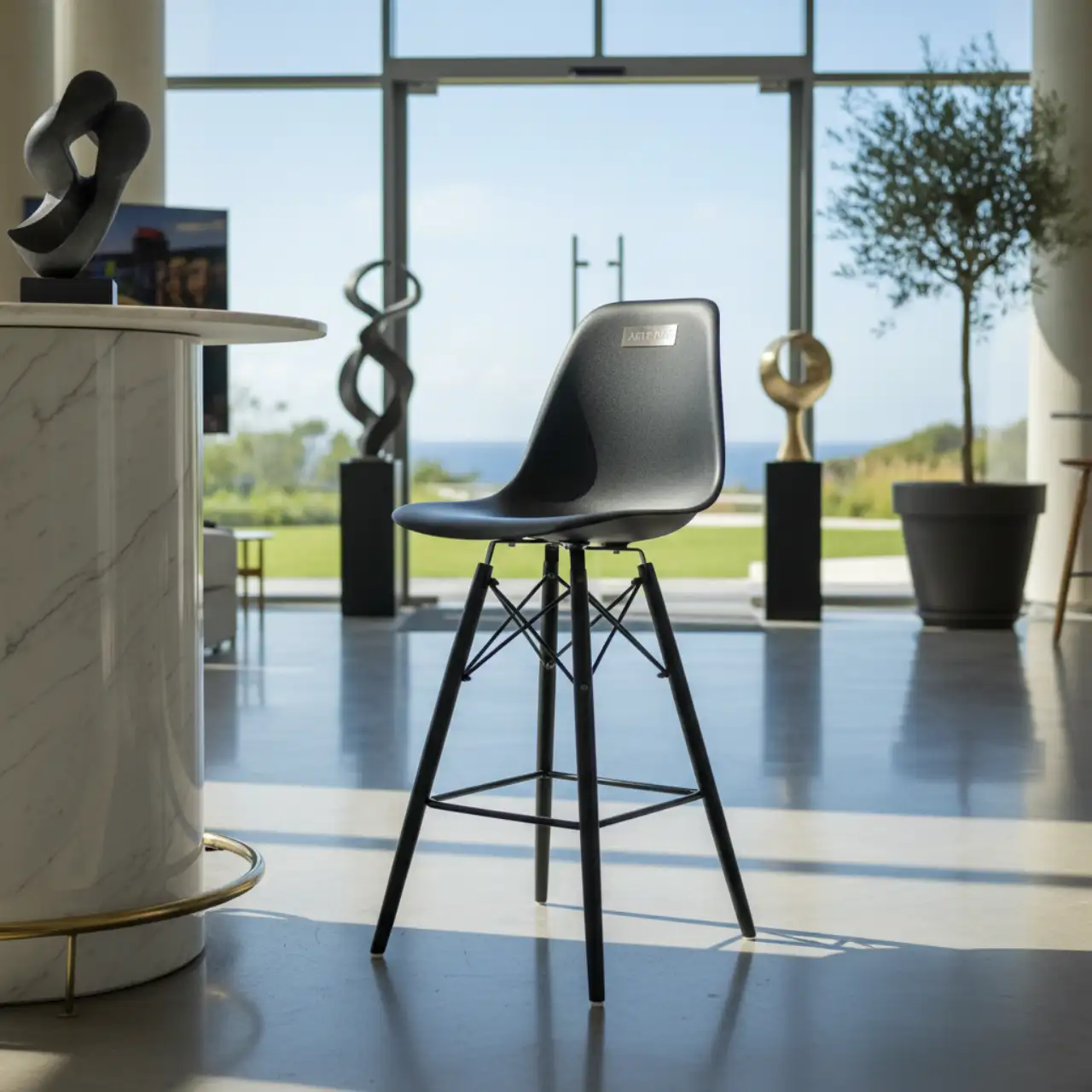 Стул барный черный Eames DSW