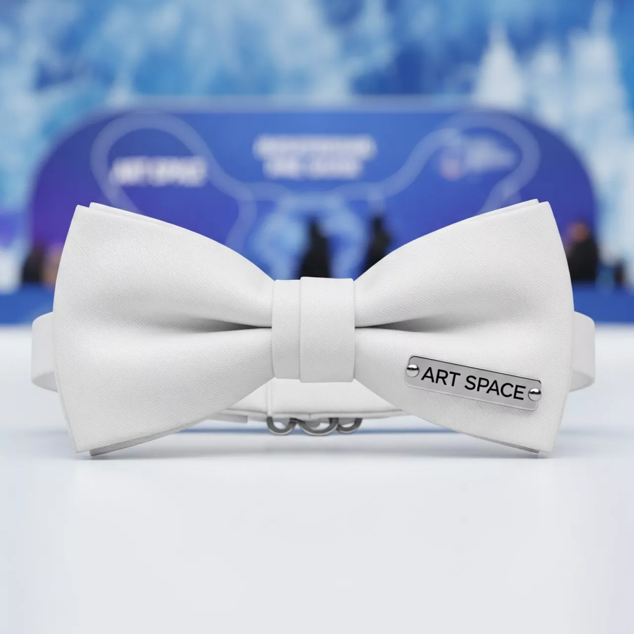 Аренда Бабочка официанта VIP белая R4E 0063 в ледовом дворце «Роза Хутор» — ART SPACE