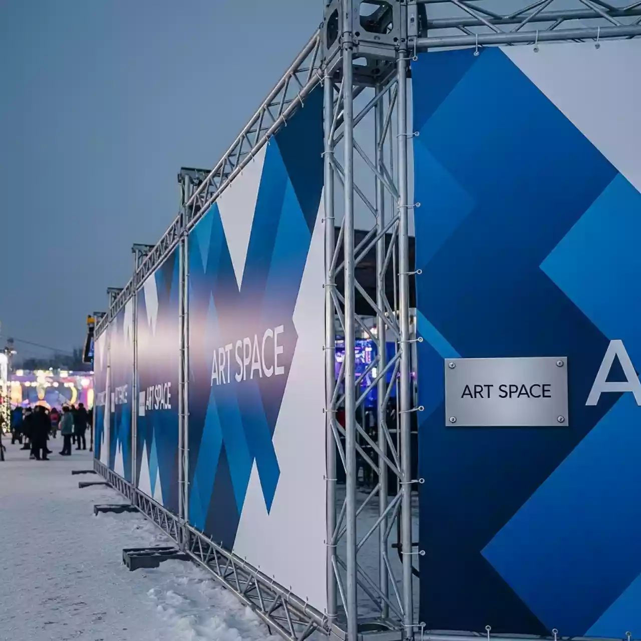 Аренда Баннерные ограждения 3х4 м в ресторане «Магадан» — ART SPACE