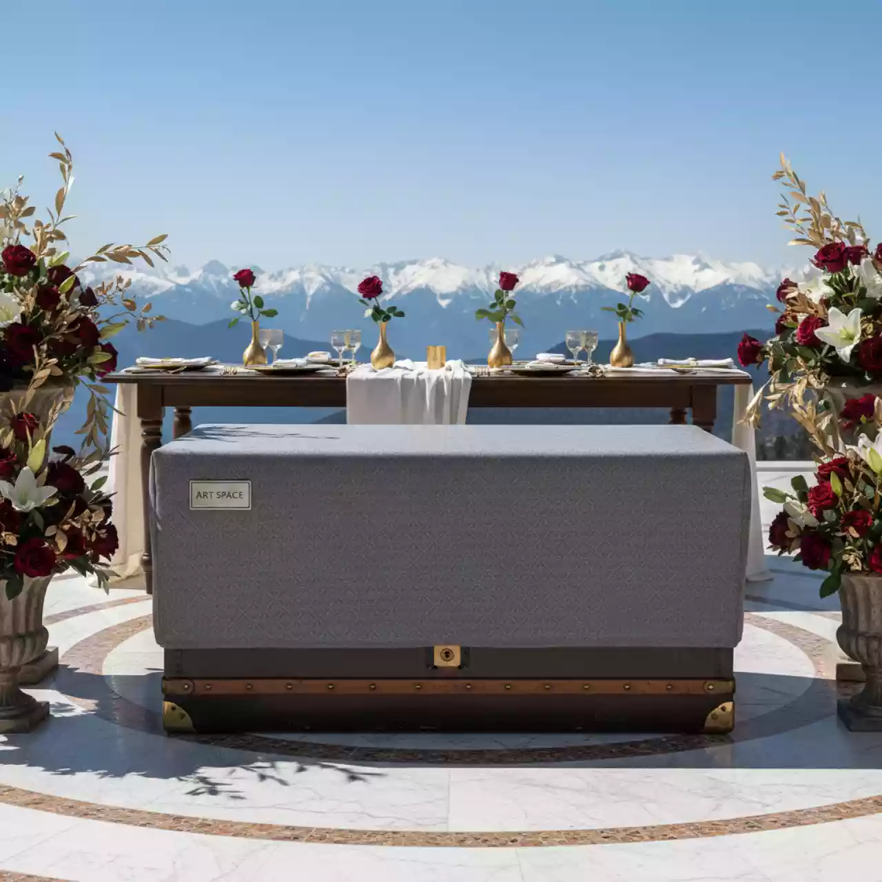 Аренда Чехол для сундука Royal Family KARL 120 серый на площадке Rosa Peak (2320м) — ART SPACE