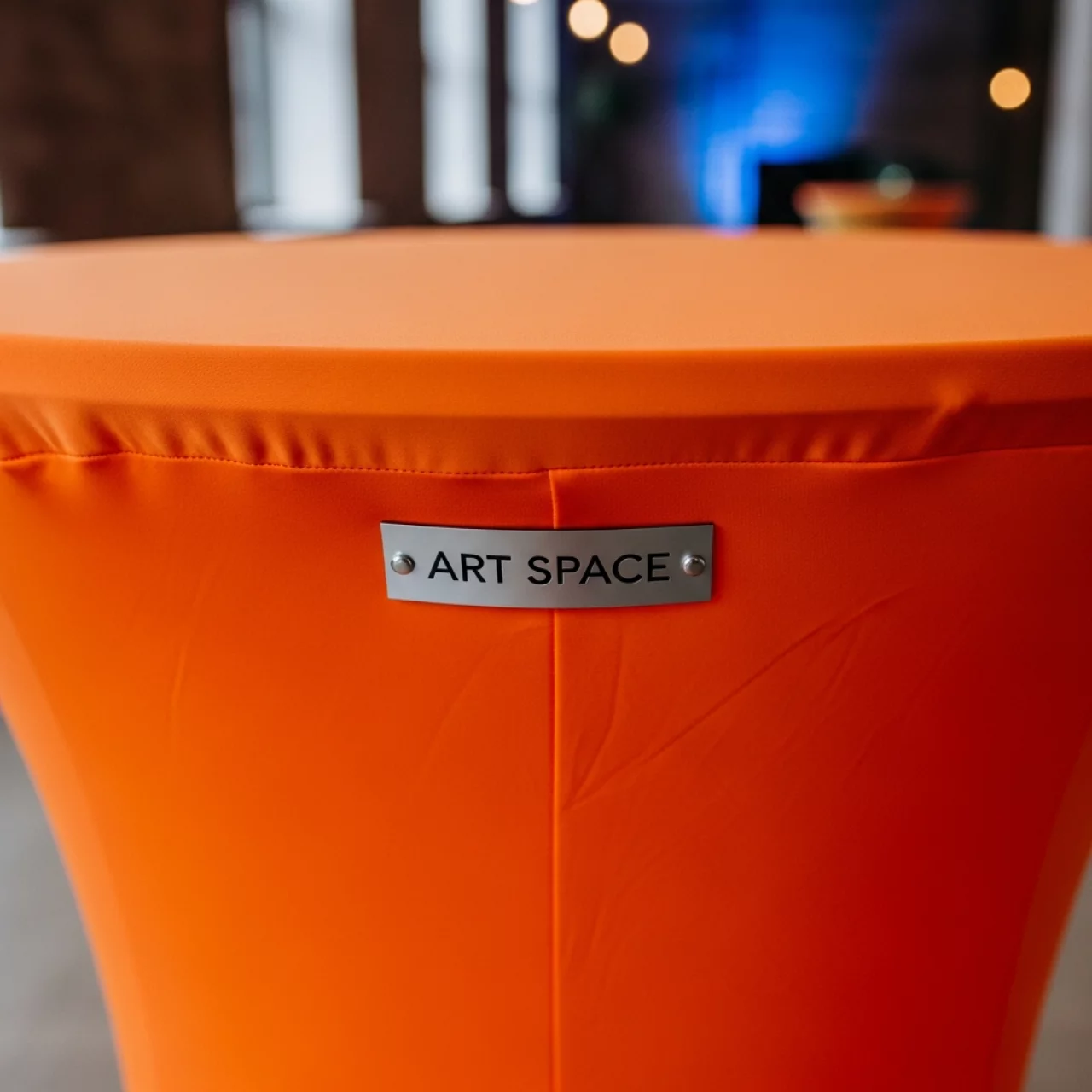 Аренда Чехол стрейч на коктейльный стол оранжевый 110х70 на арене «Фишт» — ART SPACE