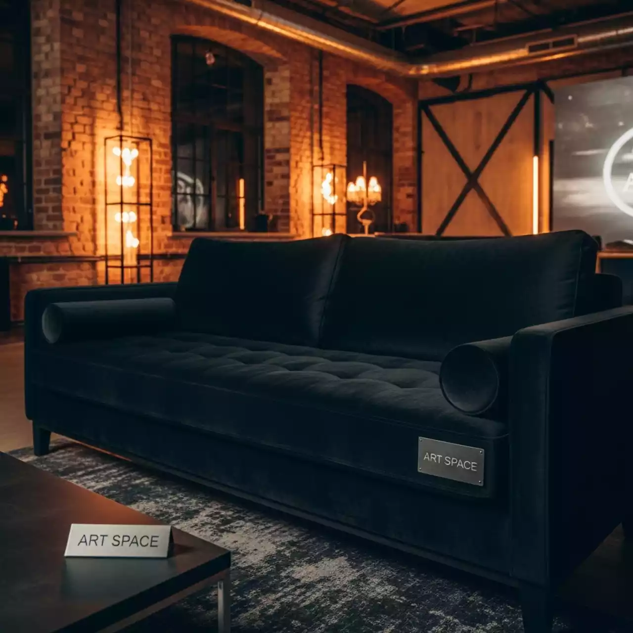 Аренда Диван Soa с черной обивкой из вельвета в усадьбе Голицына — ART SPACE