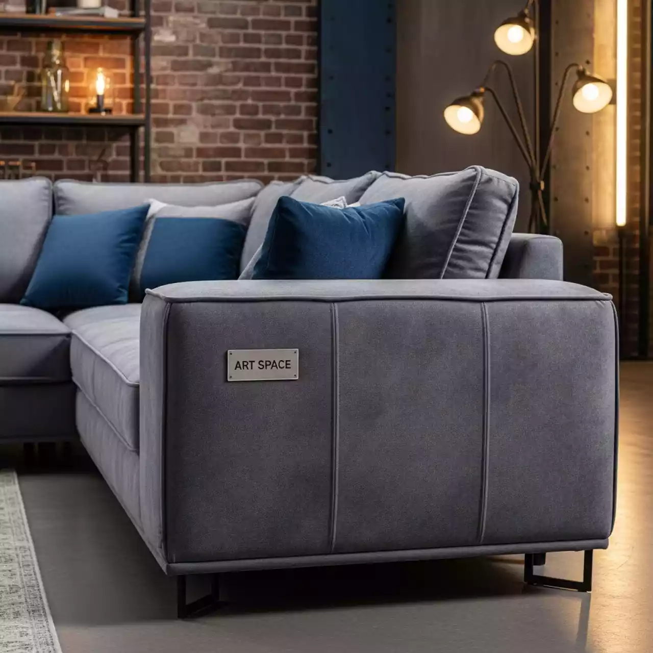 Аренда Диван угловой с подушками в Маринс Парк Отеле — ART SPACE