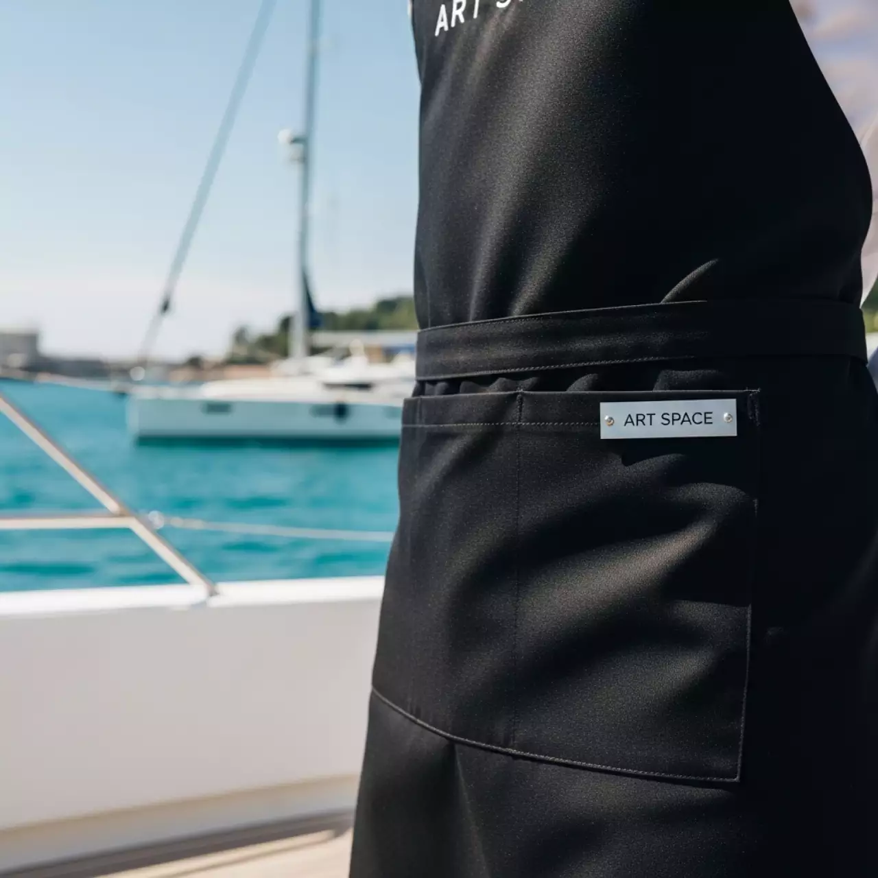 Аренда Фартук официанта без грудки черный на парусной регате (Сочи) — ART SPACE