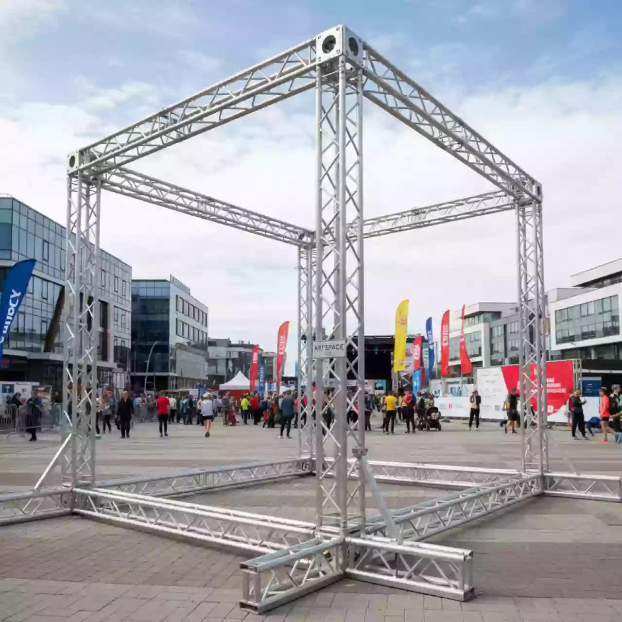 Аренда Фермовая конструкция 5х6 метров для светодиодного экрана в МФК «Горный» — ART SPACE