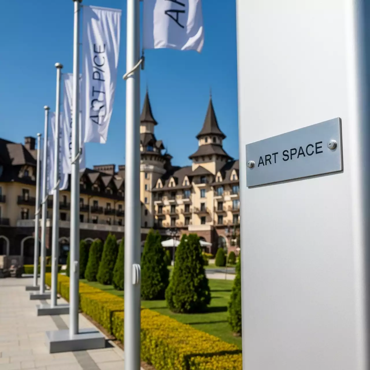 Аренда Флагштоки в отеле «Богатырь» — ART SPACE