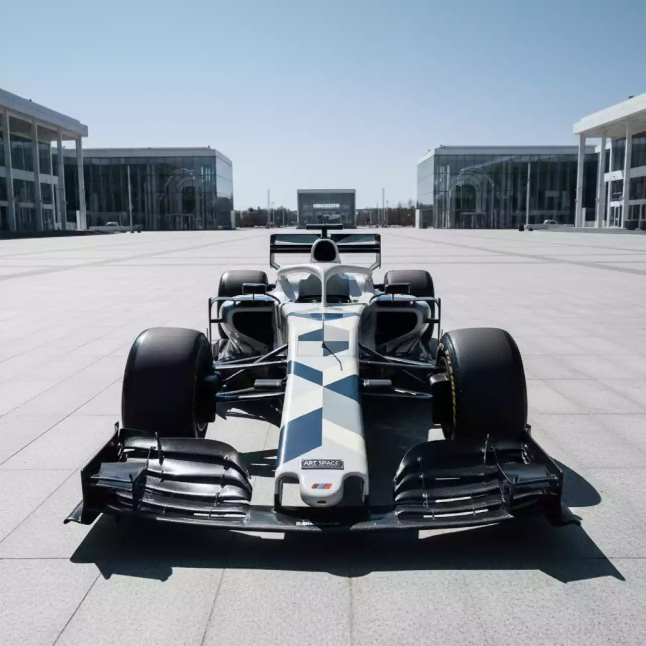 Аренда Формула 1 на Медальной площади — ART SPACE