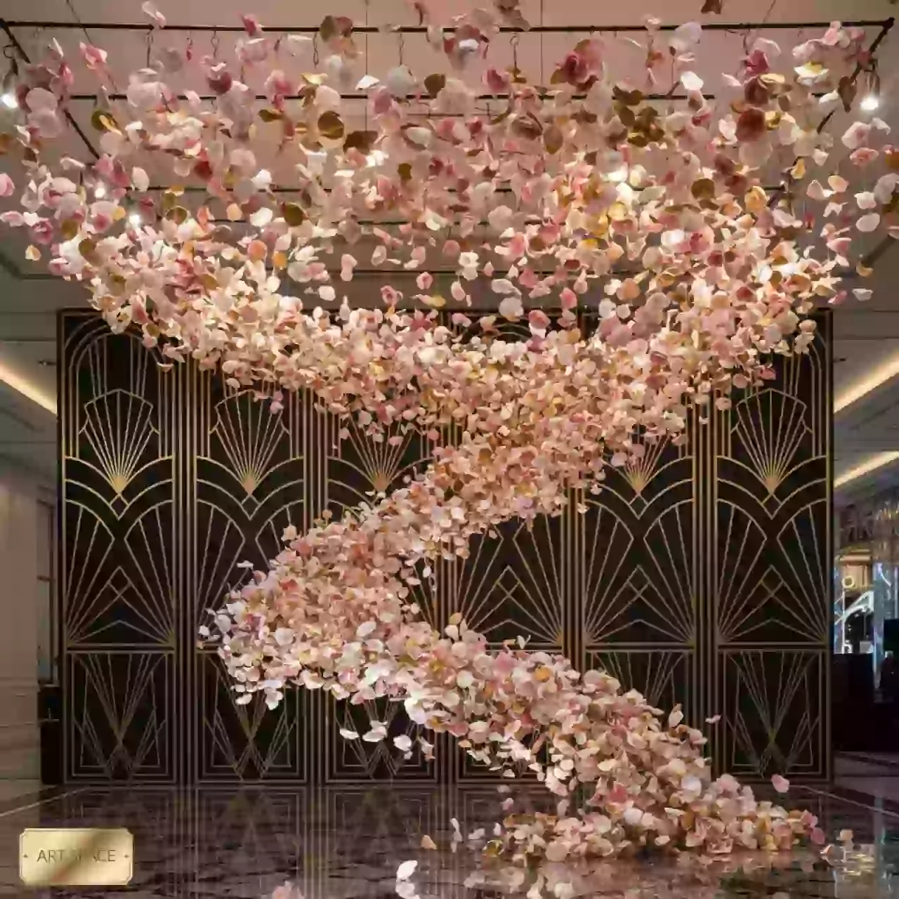 Аренда Фотозона летающие лепестки в Cosmos Sochi Hotel — ART SPACE