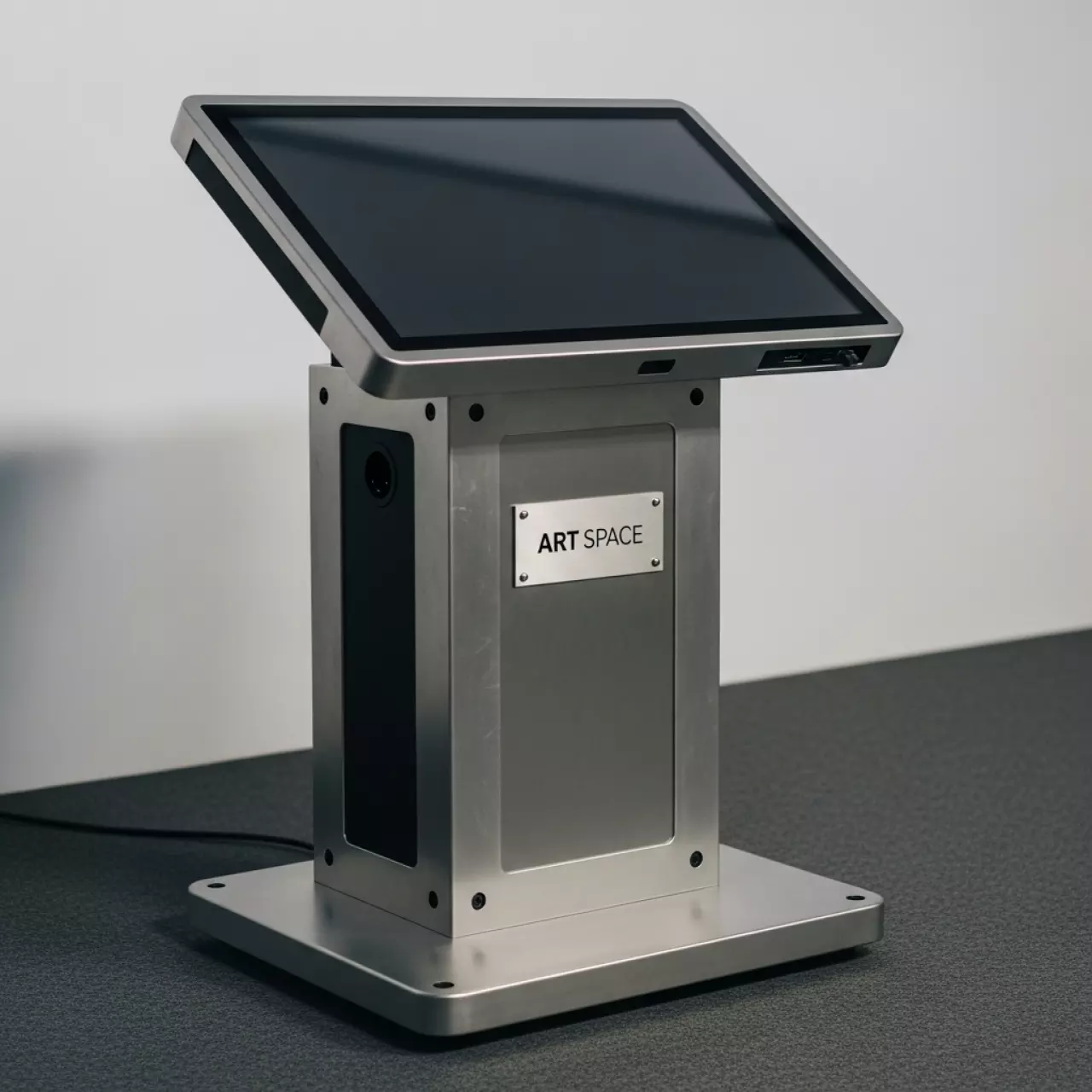 Аренда Интерактивная трибуна Wize Pro WSP 22SL в Cosmos Sochi Hotel — ART SPACE