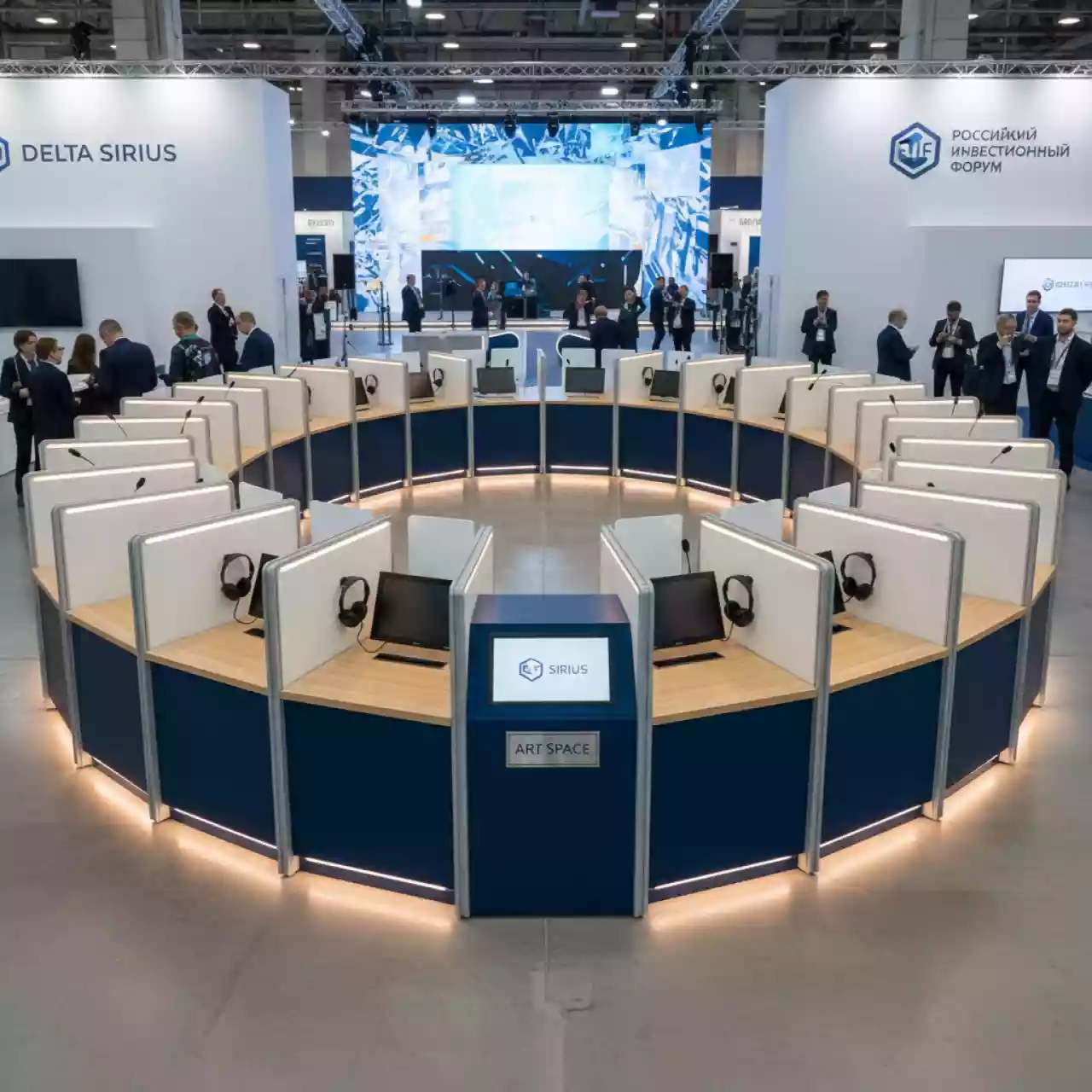 Аренда Кабинет лингафонный стационарный Диалог 1 с фигурными кабинками 19 мест в Delta Sirius — ART SPACE