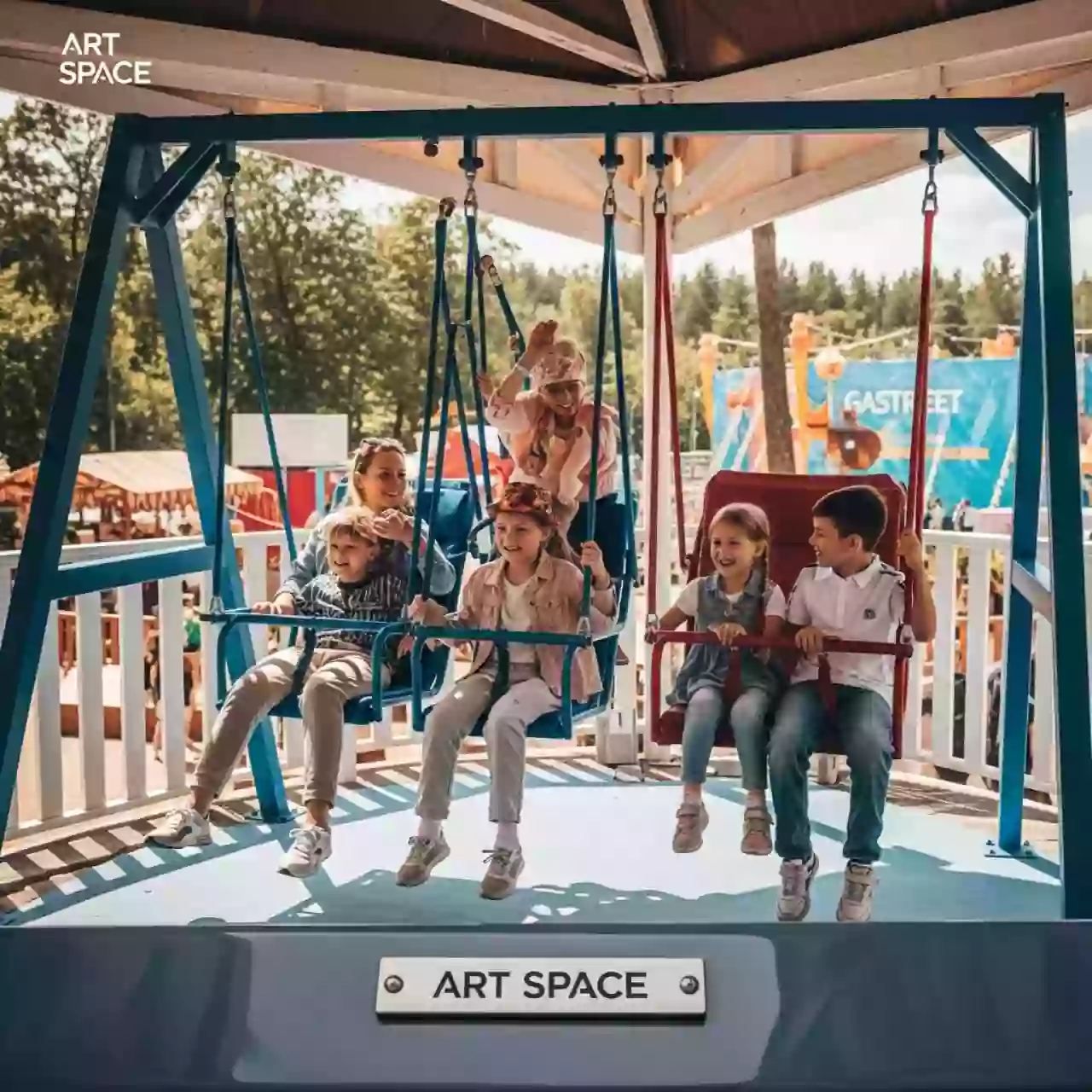 Аренда Качели четырехместные Luna Deluxe в санатории «Сочи» — ART SPACE