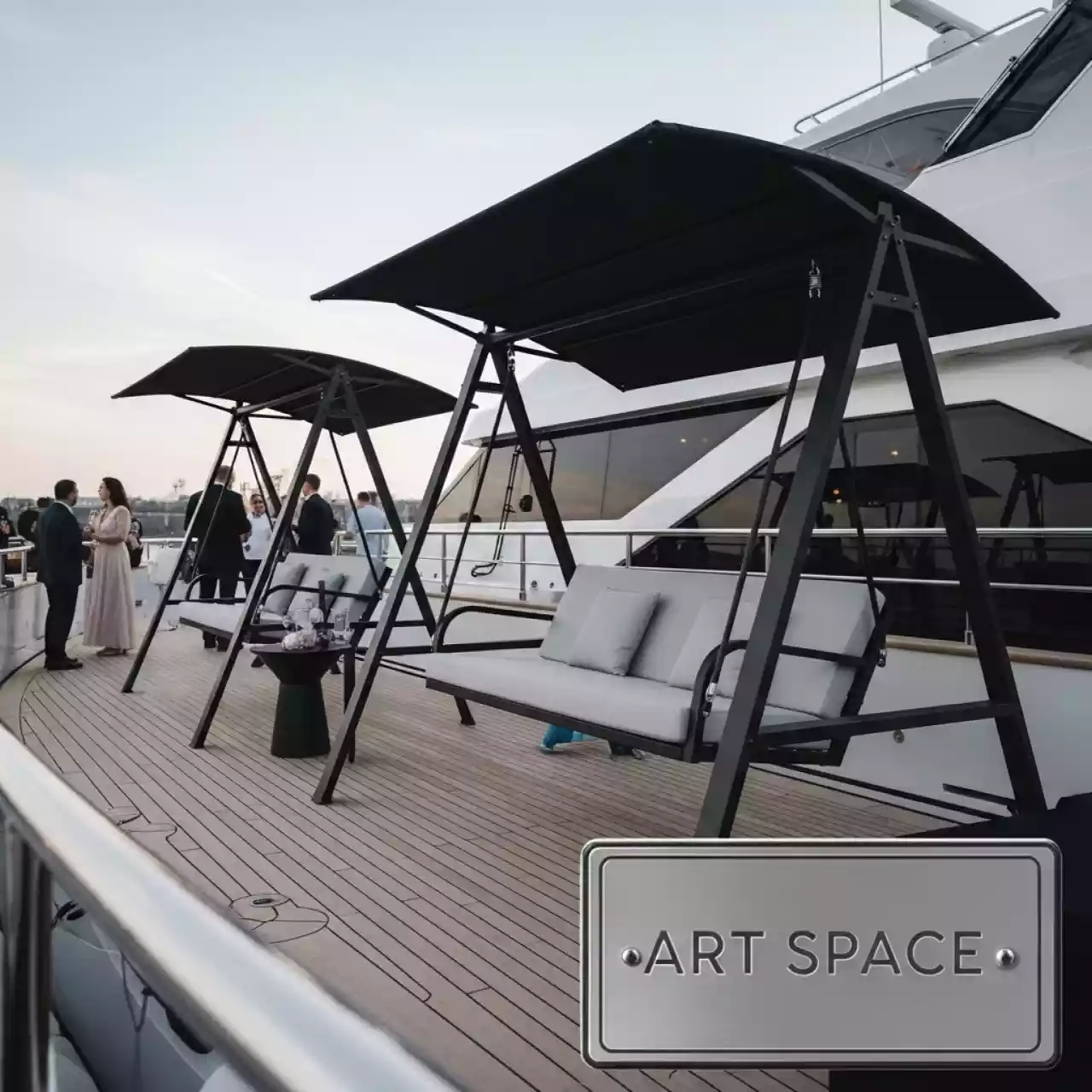 Аренда Качели садовые Arabo Lux на VIP-яхте (Имеретинский порт) — ART SPACE