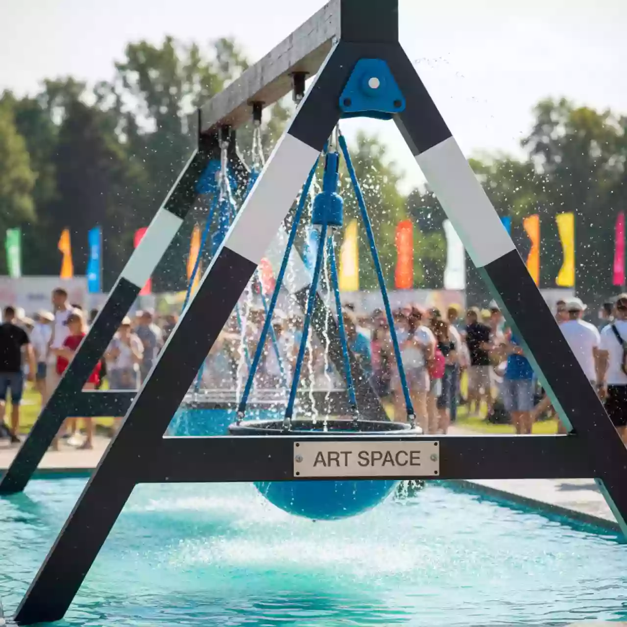 Аренда Качели водные в парке «Ривьера» — ART SPACE