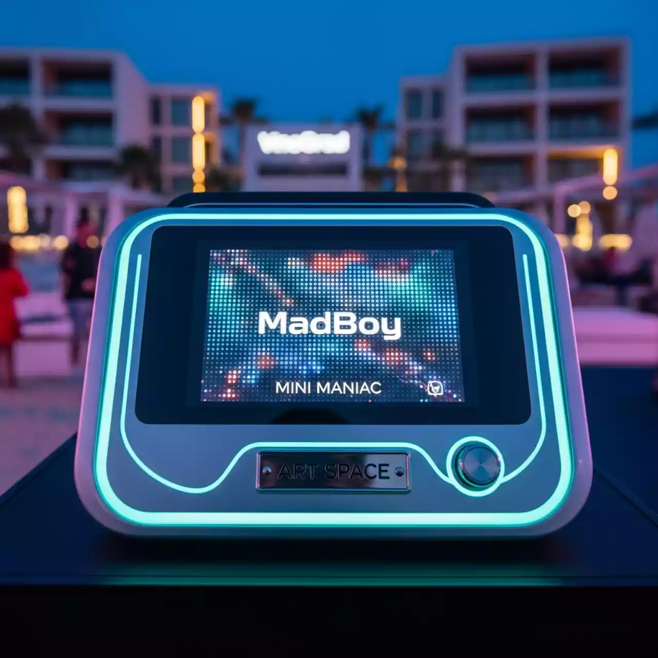 Аренда Караоке система MadBoy Mini Maniac в пляжном комплексе VinoGrad — ART SPACE