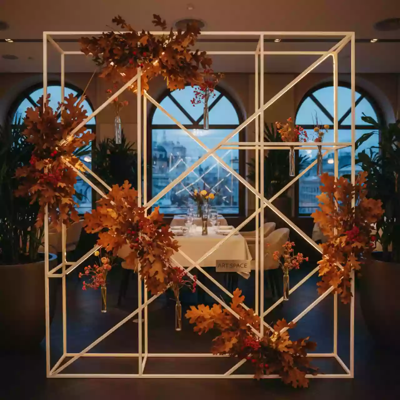 Аренда Каркас Лотос Oxford LEDA в ресторане «La Terrazza» — ART SPACE