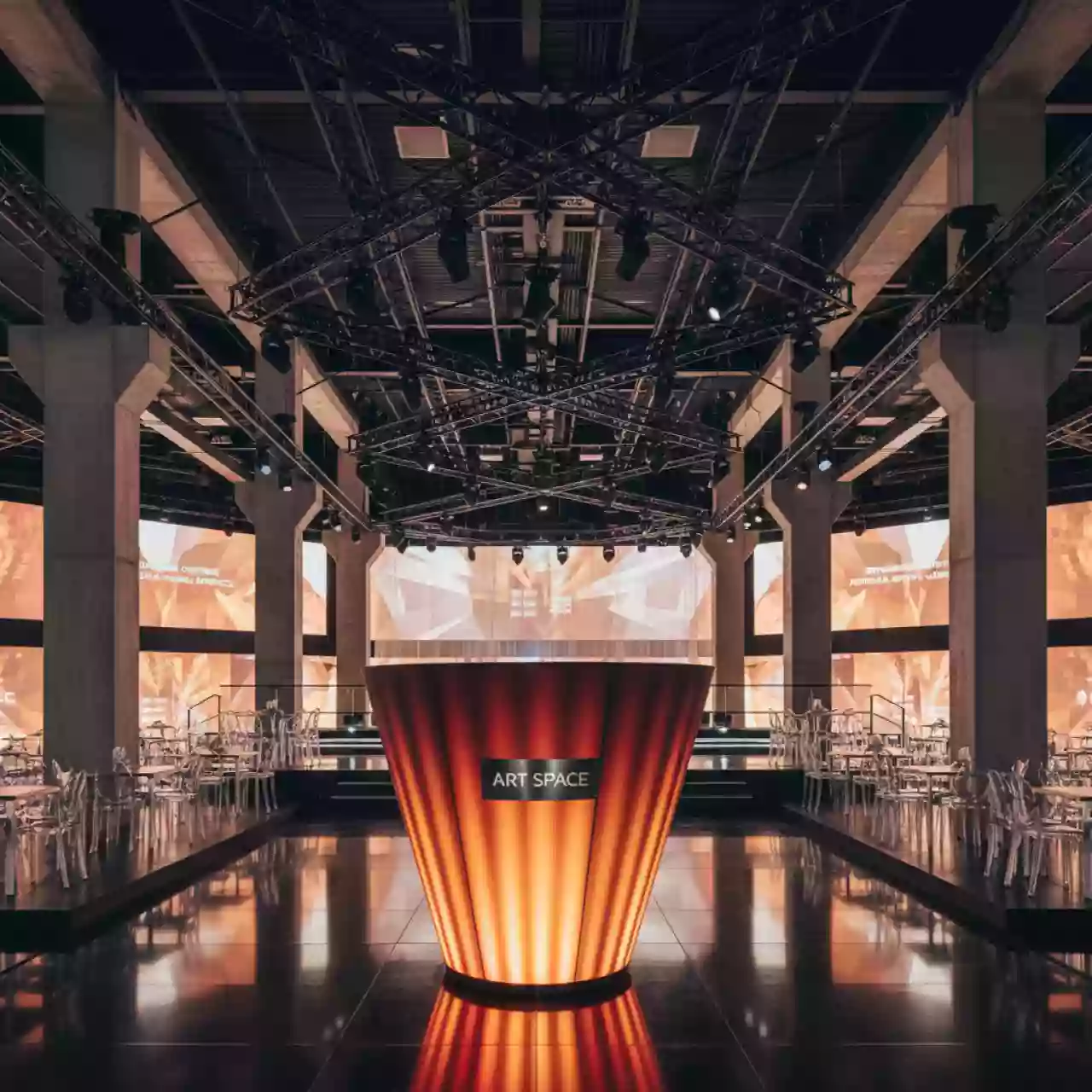 Аренда Кашпо светящееся LED конус Flow 220V RGB XL в ледовой арене «Шайба» — ART SPACE