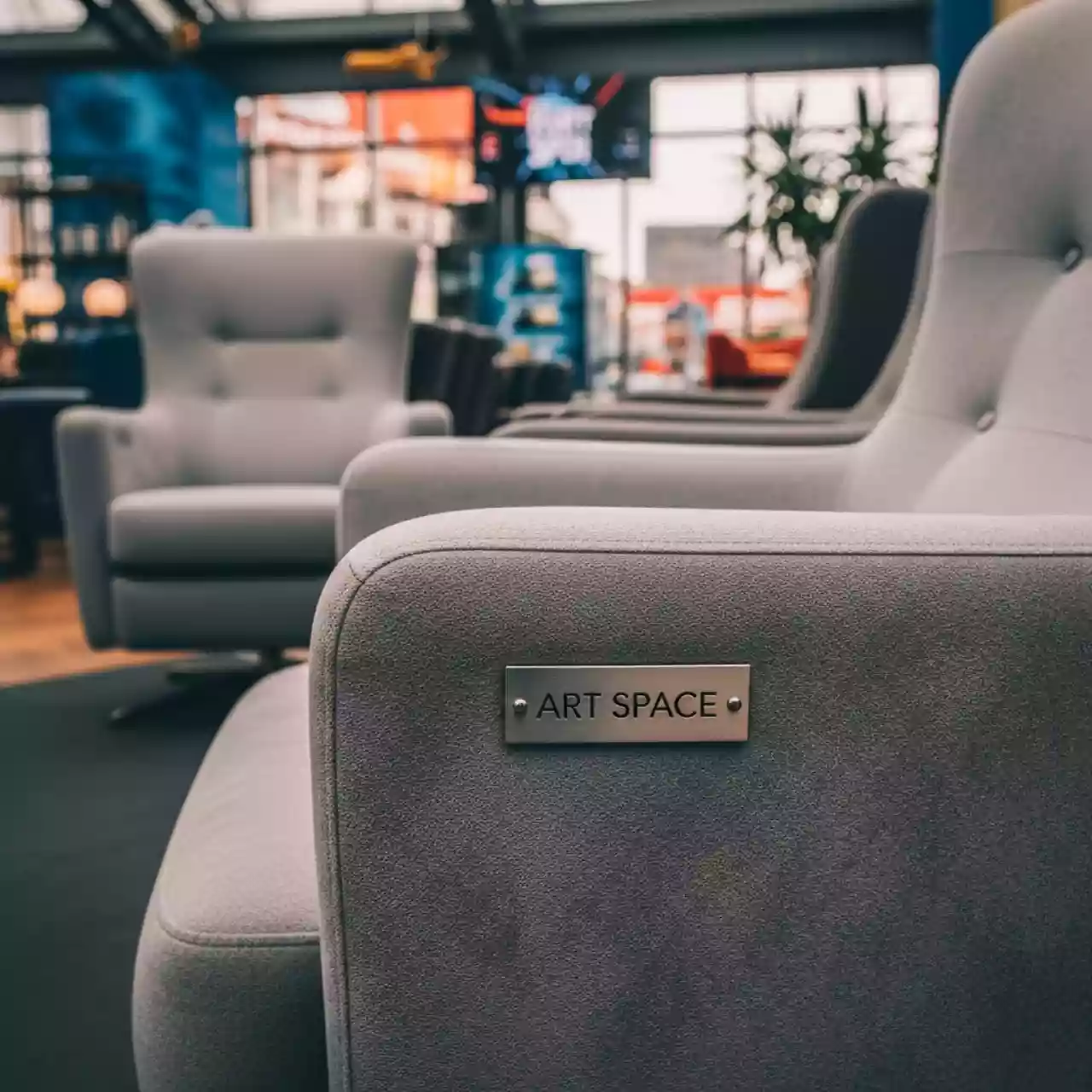 Аренда Комплект кресел светло серый Royal Family Lana Lux в ресторане «Высота 5642» — ART SPACE