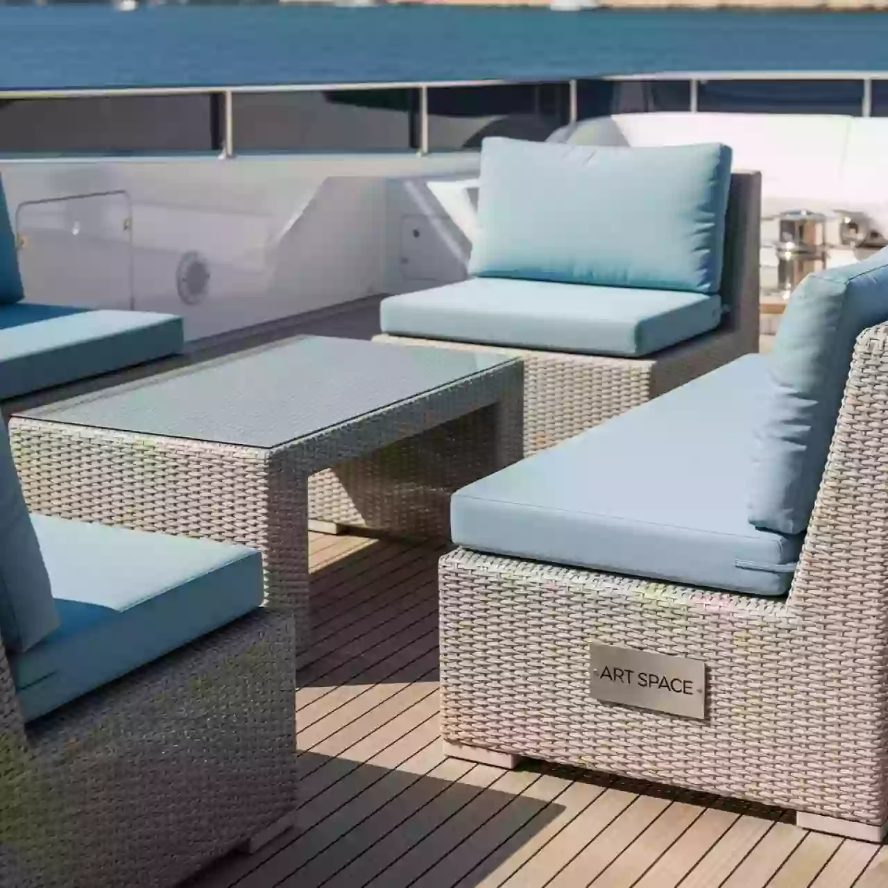 Аренда Комплект лаунж мебели плетеной Veneto на 4 персоны на VIP-яхте (Имеретинский порт) — ART SPACE