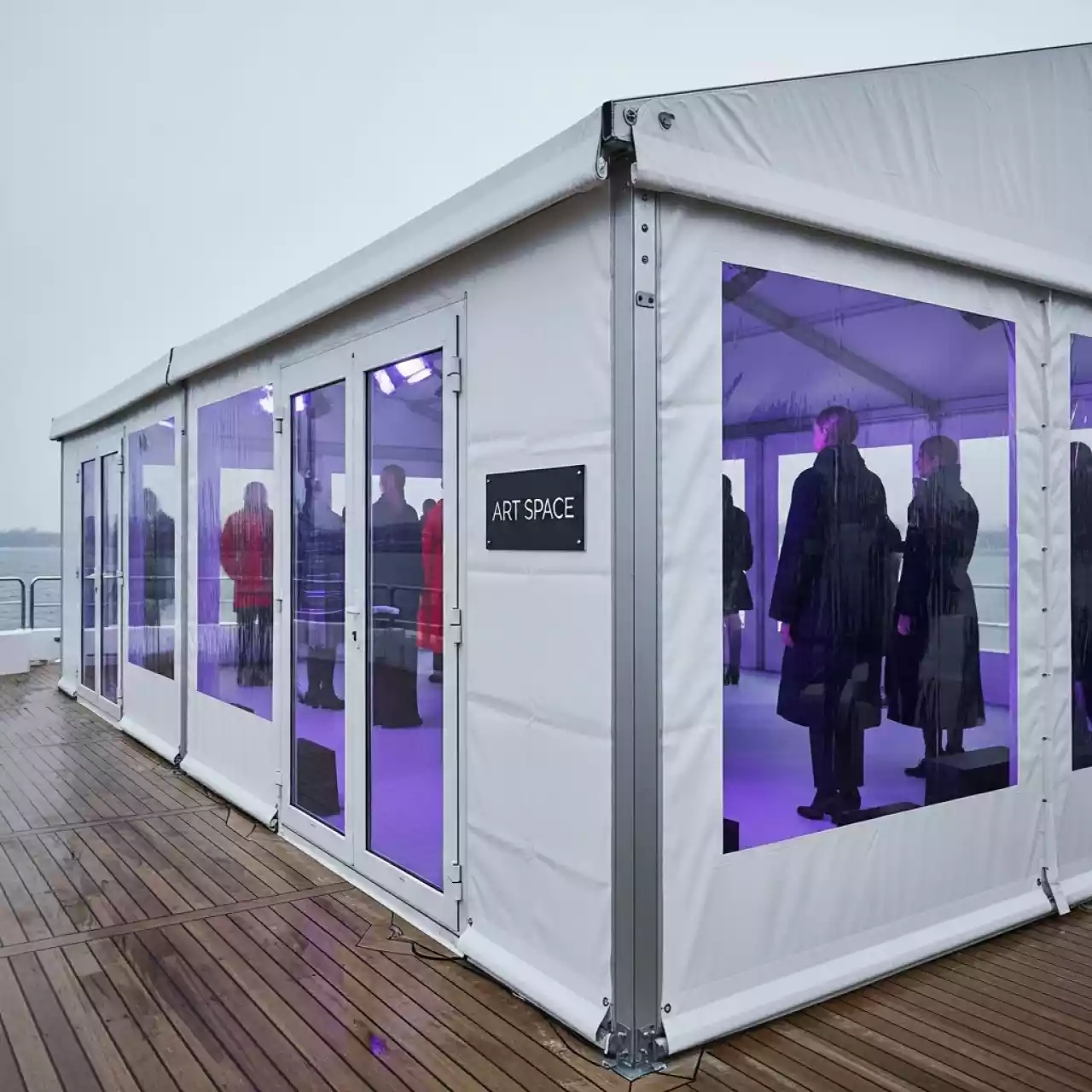 Аренда Конструкция тентовая Kite белая 4х4 м на VIP-яхте (Имеретинский порт) — ART SPACE