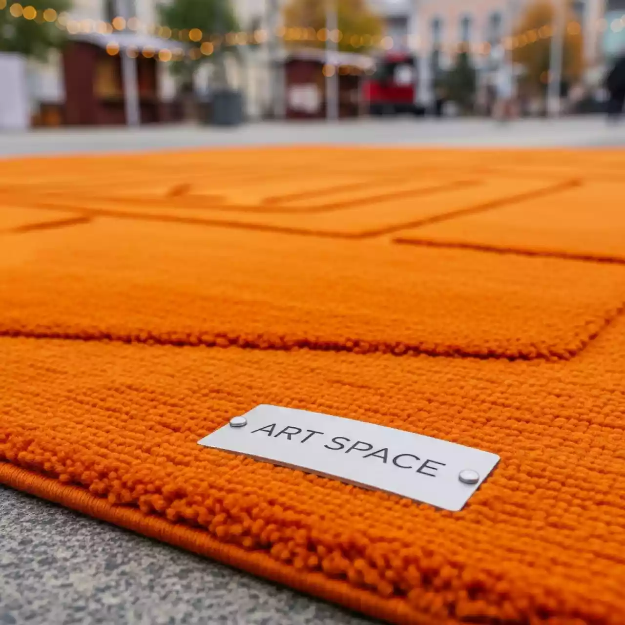 Аренда Ковер шерстяной рыжий на Медальной площади — ART SPACE