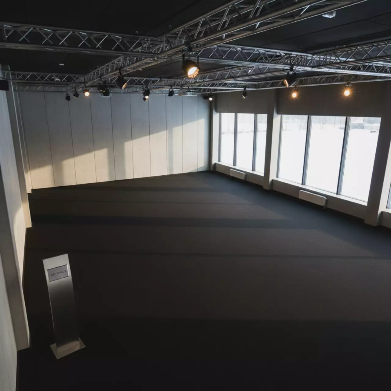 Аренда Ковровое покрытие ковролин черное в Sport Inn Hotel & Wellness — ART SPACE