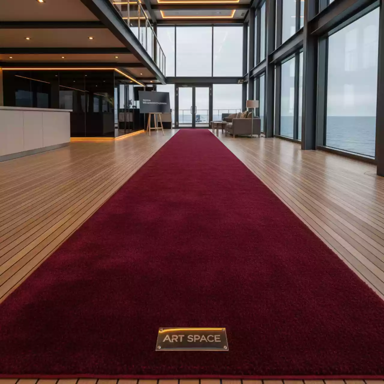 Аренда Красная ковровая дорожка темно красная 1,5х10 м на VIP теплоходе (Морпорт Сочи) — ART SPACE