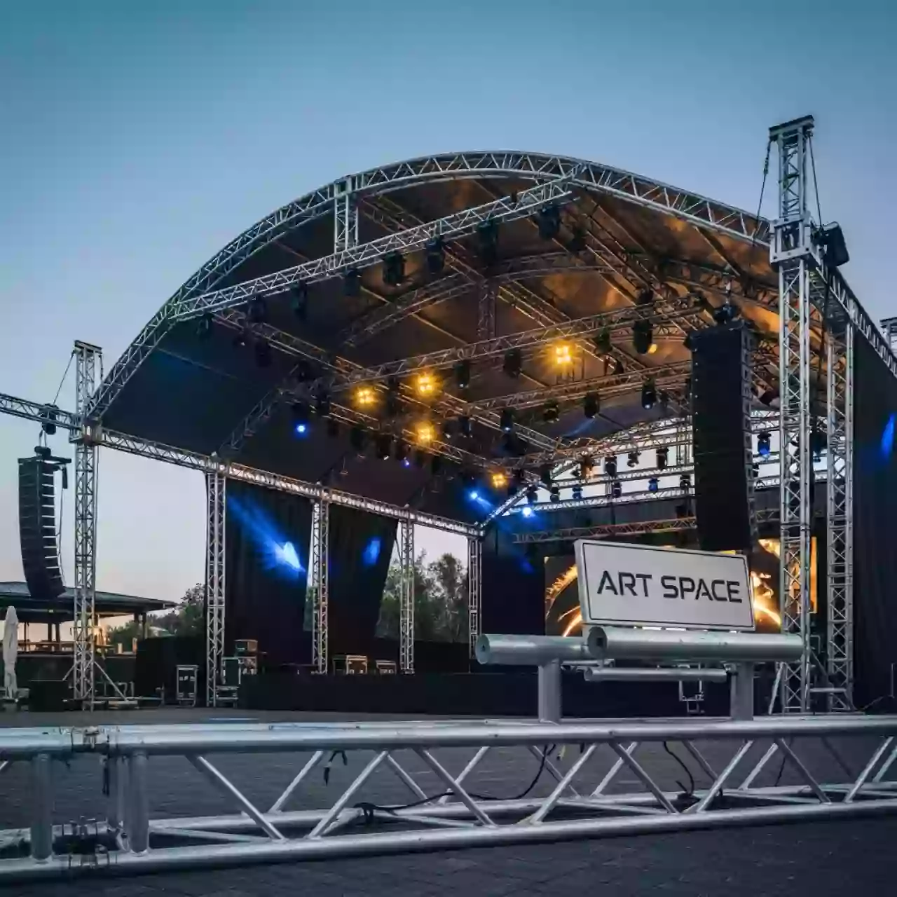 Аренда Крыша арочная гигантская Prolyte Giant Arc в ресторане «Магадан» — ART SPACE