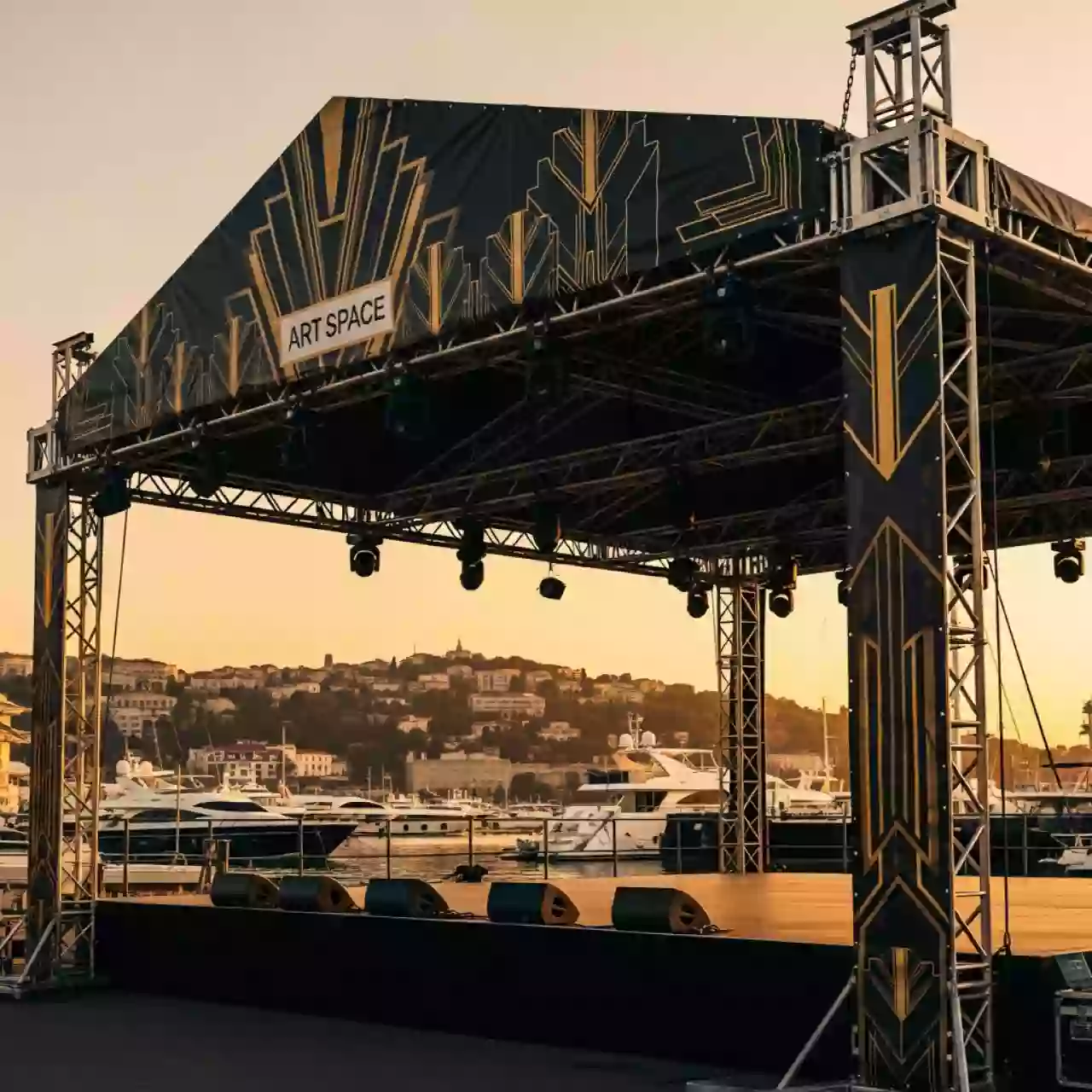 Аренда Крыша двускатная граунда Prolyte 12х10 м на территории Морпорта Сочи — ART SPACE