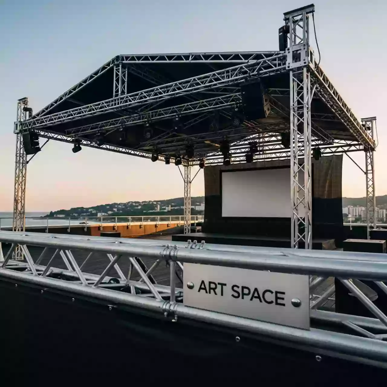 Аренда Крыша элеваторная двускатная 10х8 м в Гранд Отель Сочи — ART SPACE