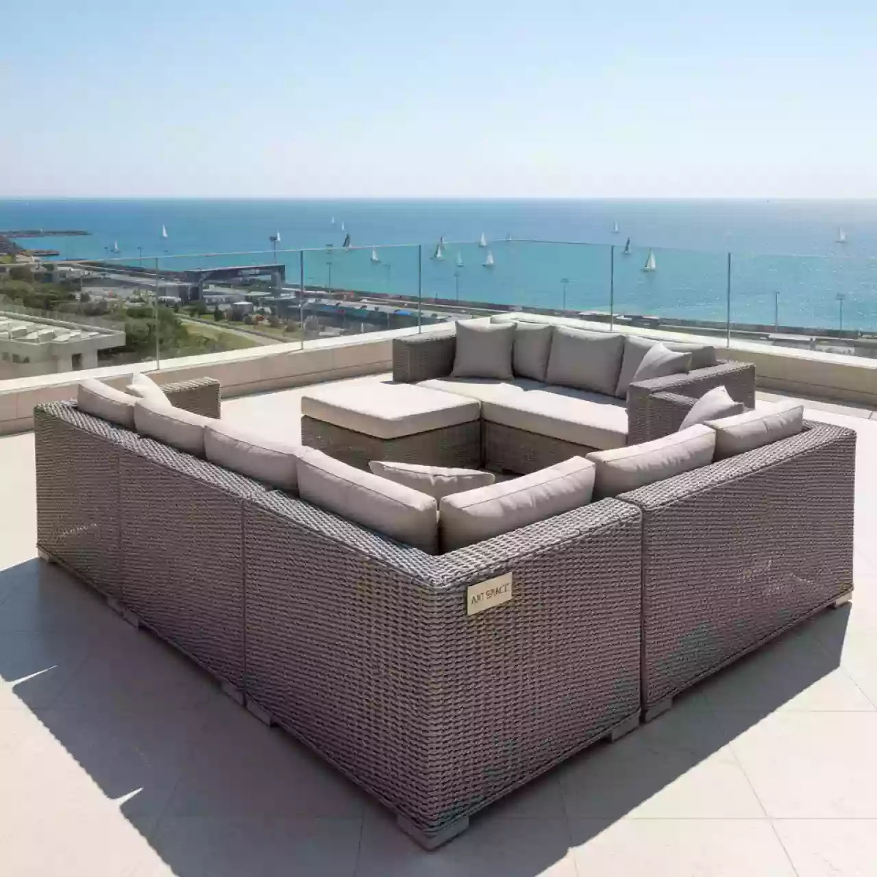 Аренда Лаунж зона трансформирующаяся из искусственного ротанга гиацинт Лунго серая на парусной регате (Сочи) — ART SPACE