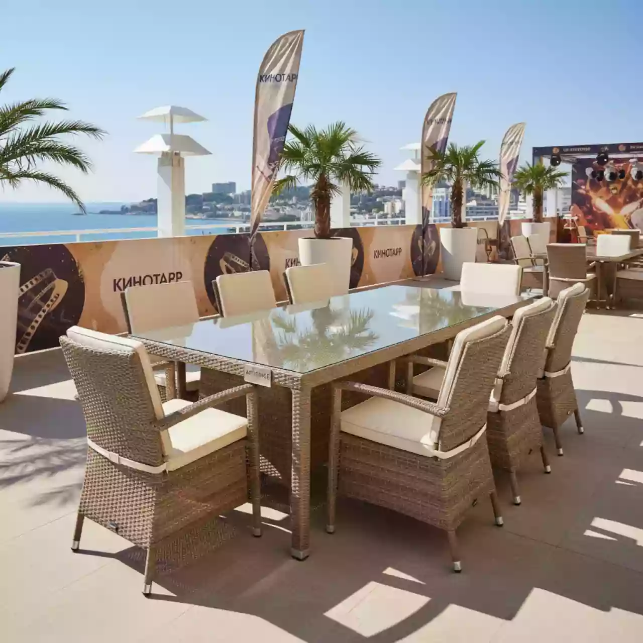 Аренда Мебельная группа Modena бежево коричневая на 8 персон стол 240х100 из искусственного ротанга в Mövenpick Hotel — ART SPACE