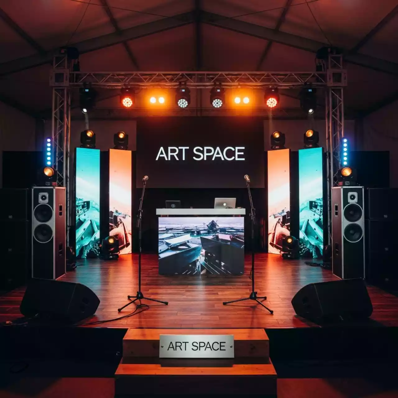 Аренда Оснащение концерта группы "Сурганова и Оркестр" в ледовом дворце «Роза Хутор» — ART SPACE