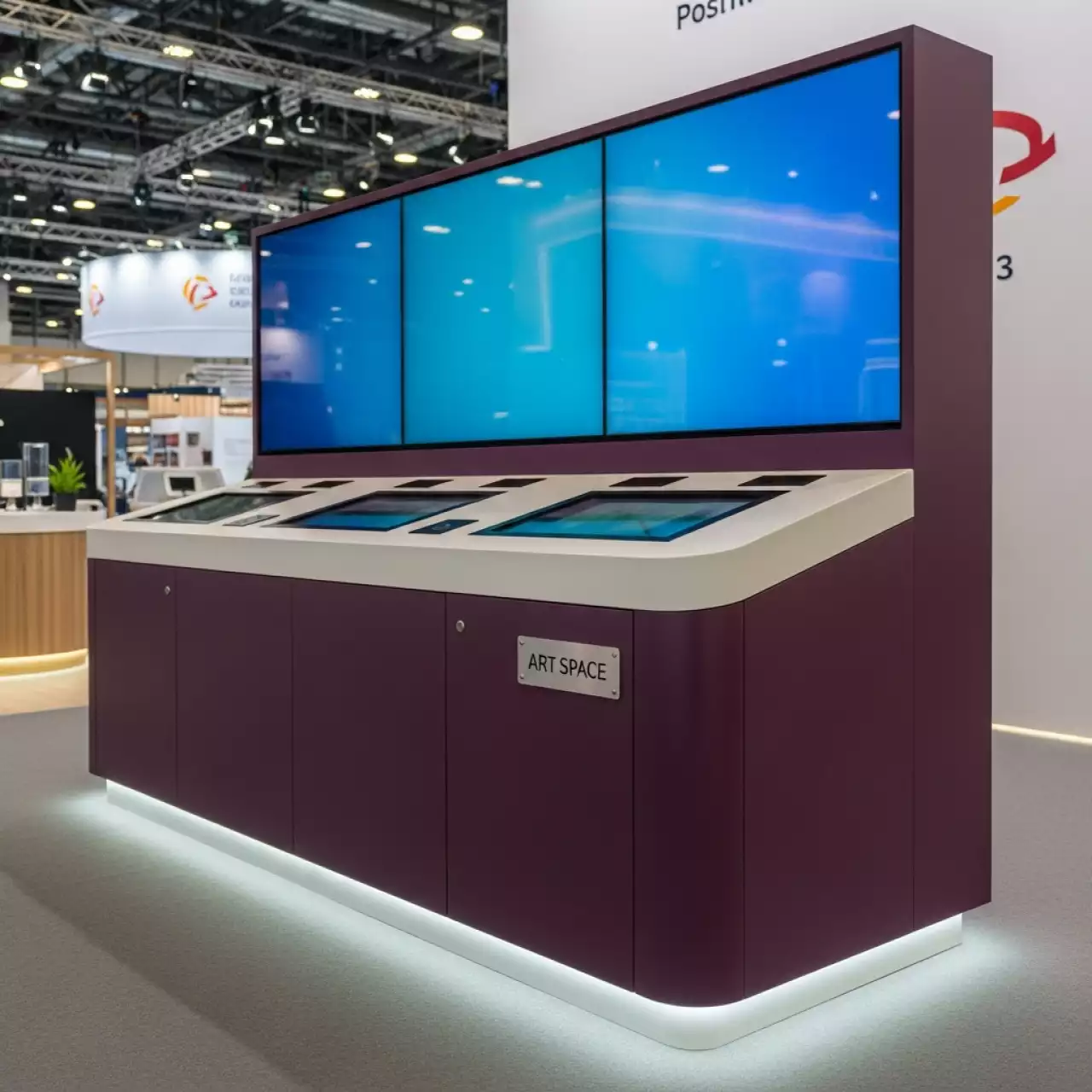 Аренда Островок интерактивный торговый с видеопанелями в этно-парке «Моя Россия» — ART SPACE