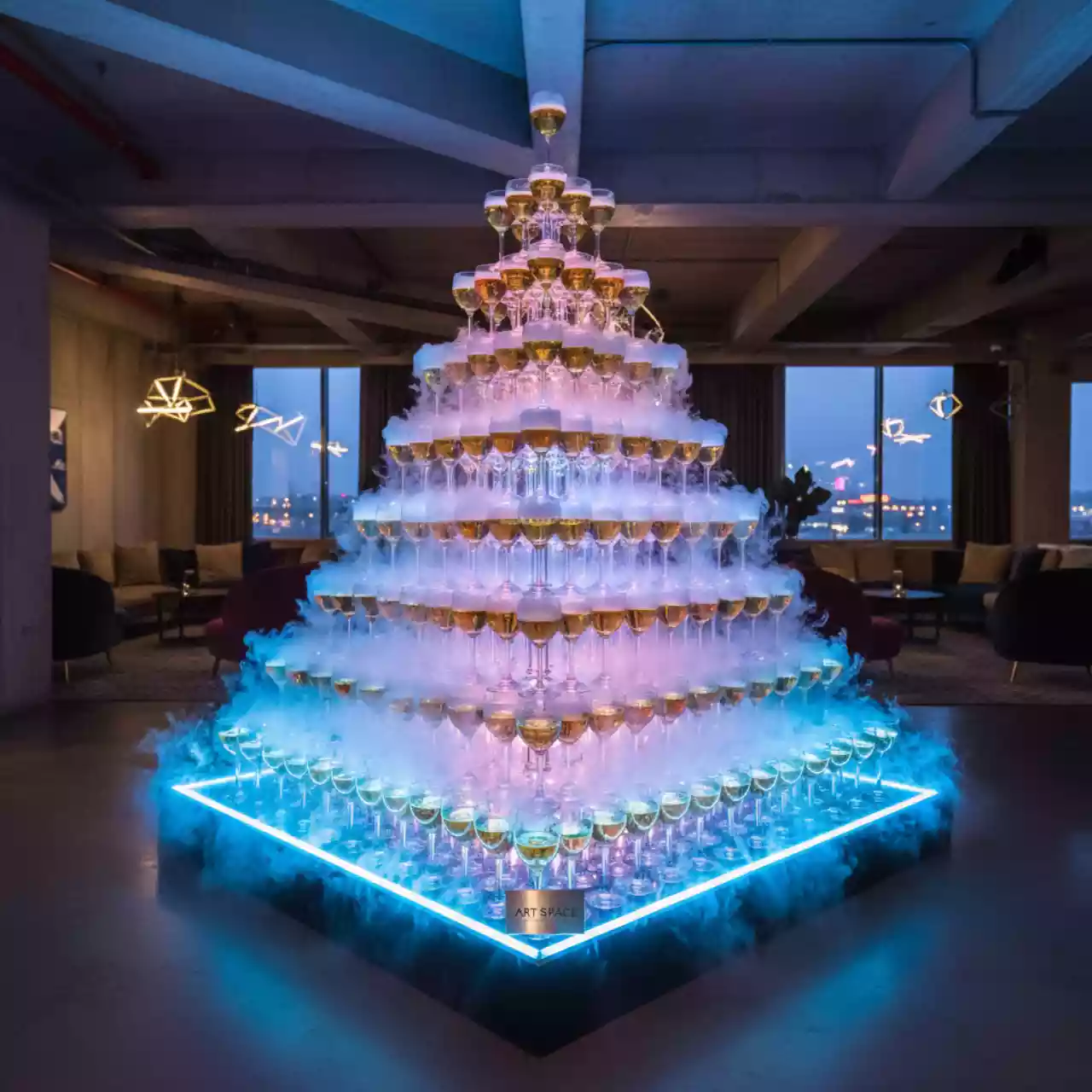 Аренда Пирамида из шампанского 364 бокала 12 ярусов в Imeretinskiy Hotel — ART SPACE