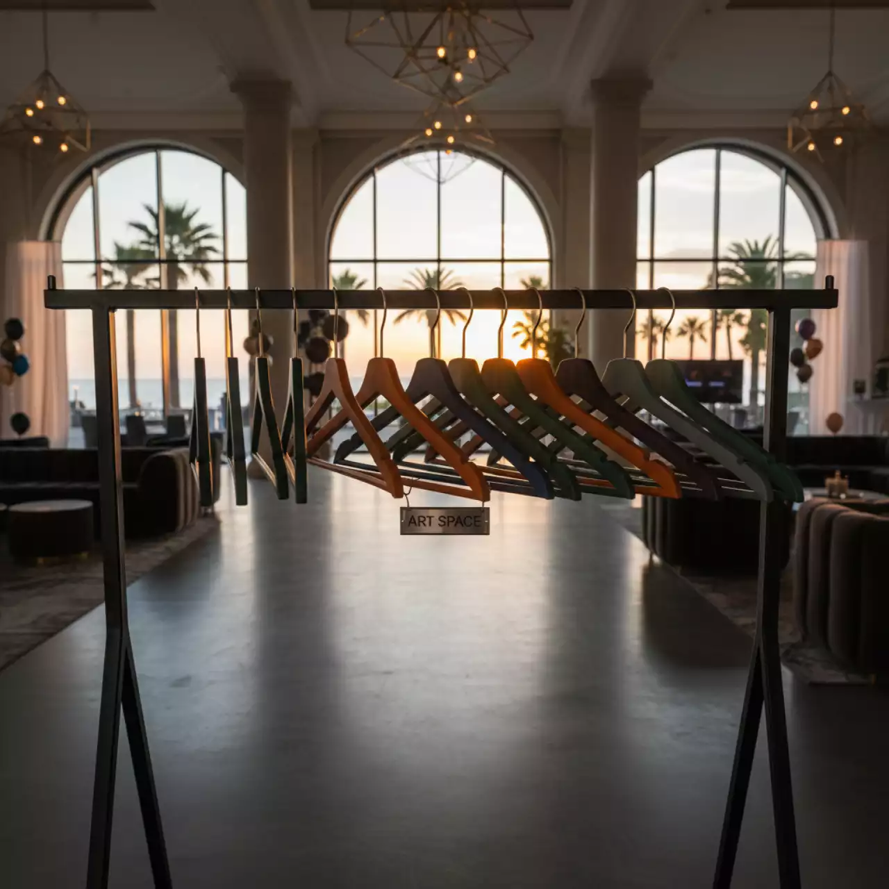 Аренда Плечики для верхней одежды комплект 10 шт. в Grand Karat Sochi — ART SPACE