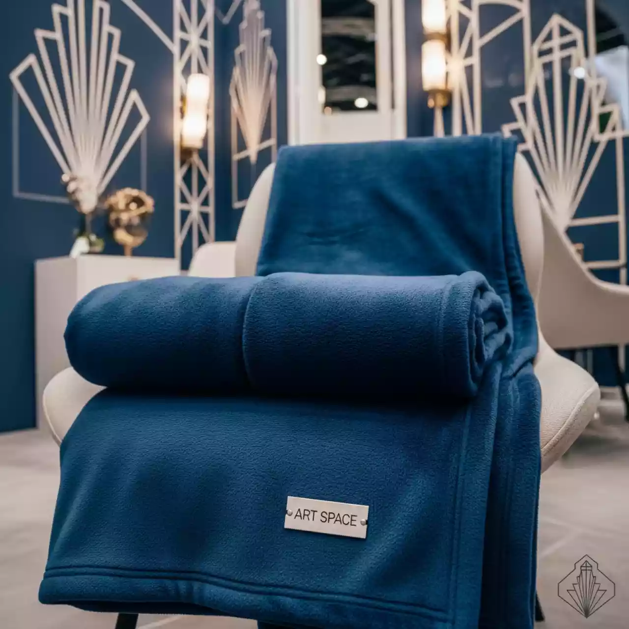 Аренда Плед флисовый синий в Mövenpick Hotel — ART SPACE