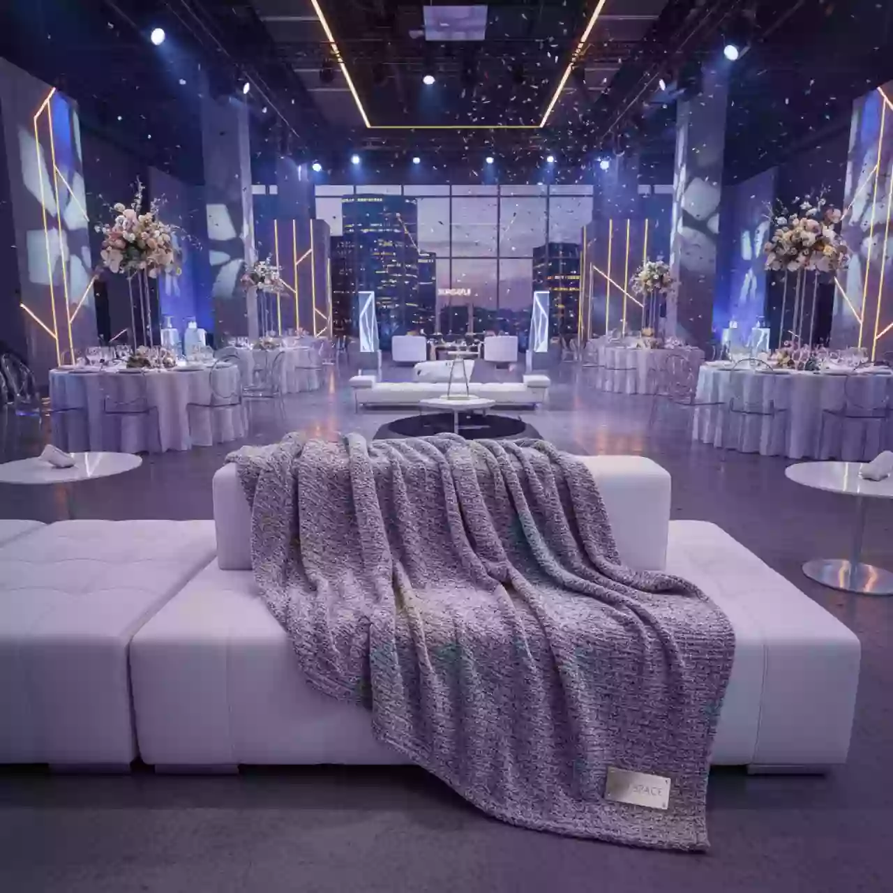 Аренда Плед Hard Work серый меланж в банкетном зале «Дельфин» — ART SPACE