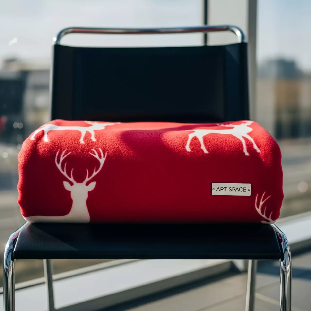 Аренда Плед красный с оленями в Alpha Sirius — ART SPACE