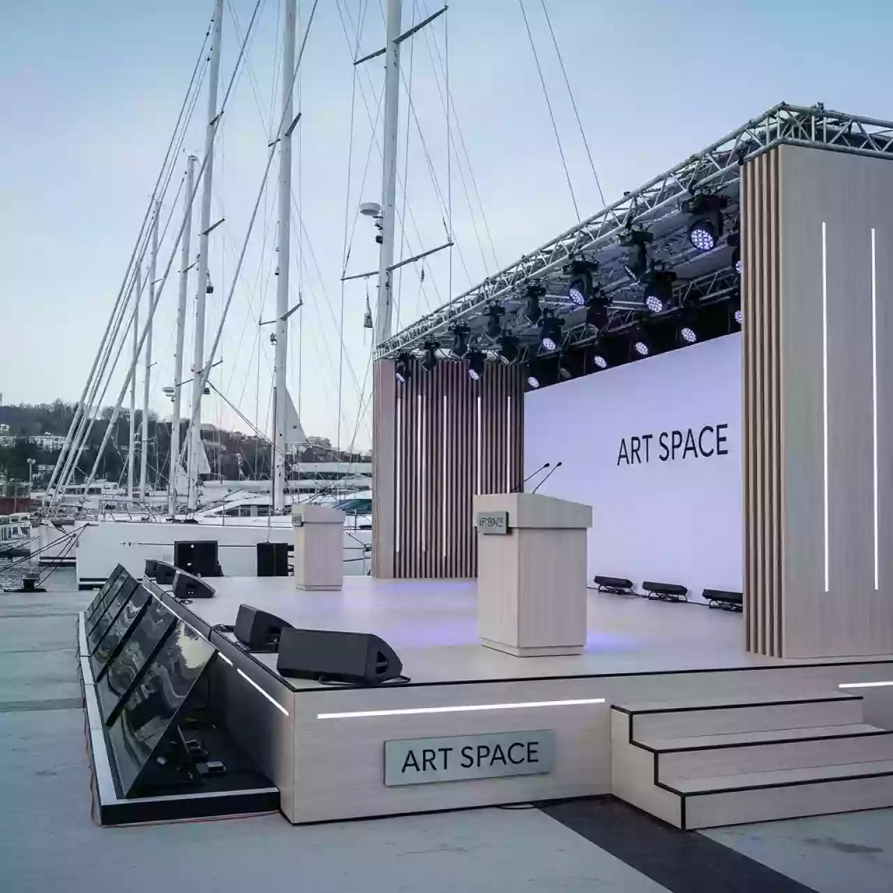 Аренда Подиум сценический 14х10 м для концерта на парусной регате (Сочи) — ART SPACE