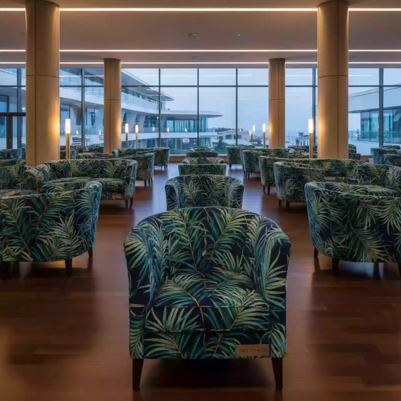 Аренда Подушка мягкая для пластикового стула бархатная папоротниковая в Pullman Sochi Centre — ART SPACE