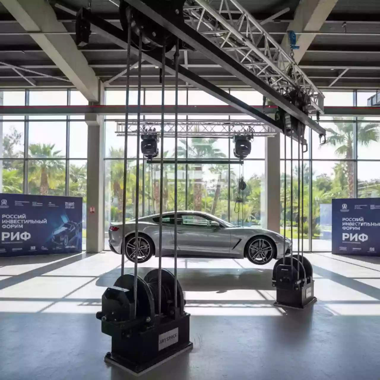 Аренда Подвесы автомобильные для демонстраций и презентаций в Courtyard by Marriott Sochi — ART SPACE