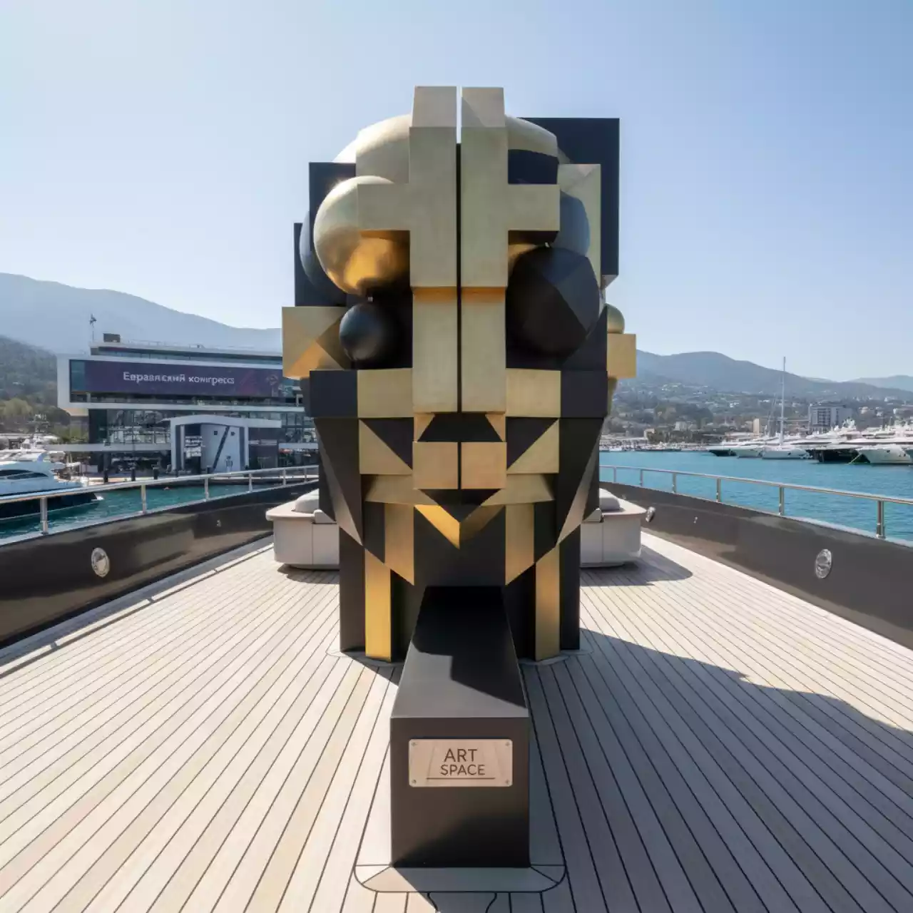 Аренда Повелитель мыслей на VIP-яхте (Имеретинский порт) — ART SPACE