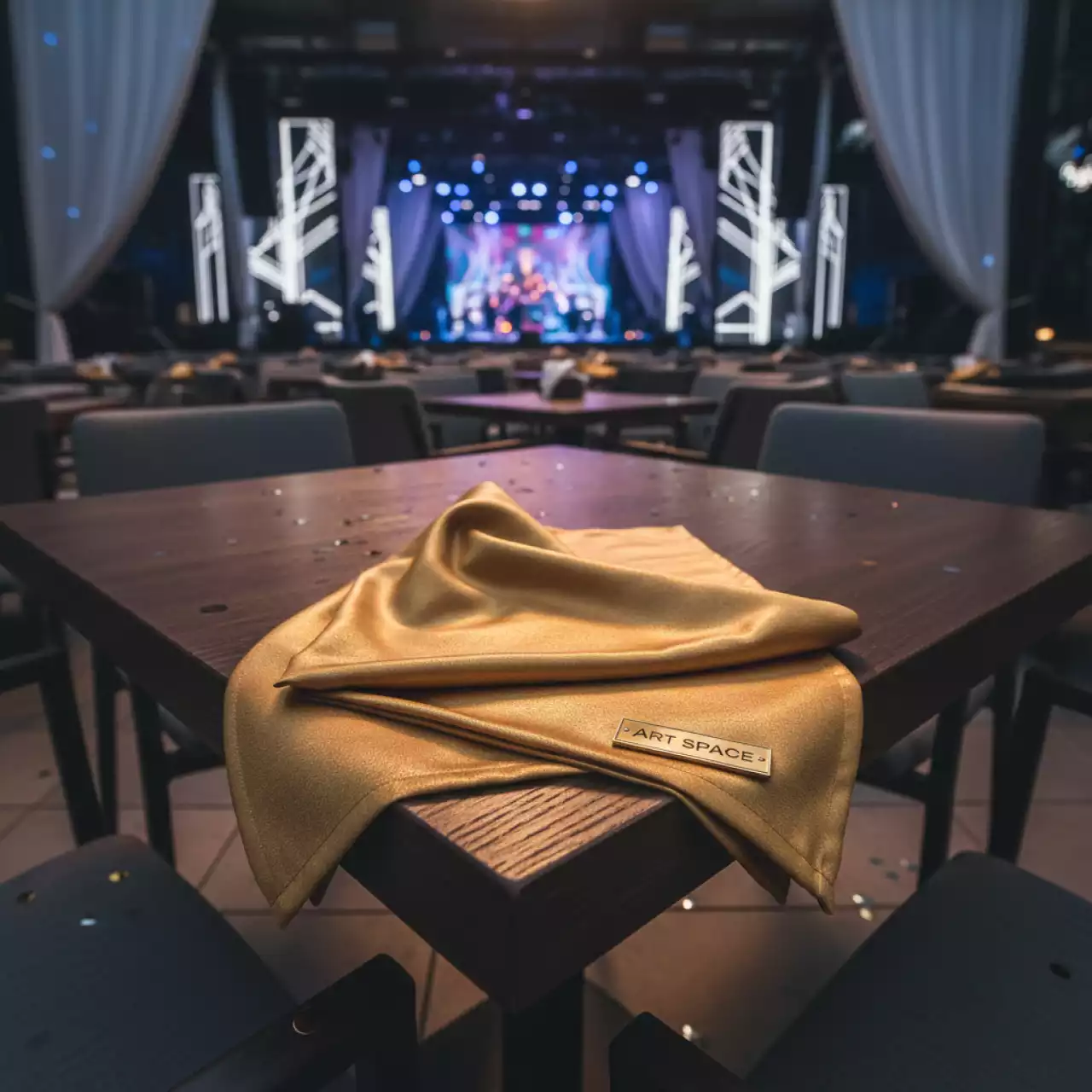 Аренда Салфетки золотая 45х45 см в ресторане «Сыроварня» — ART SPACE