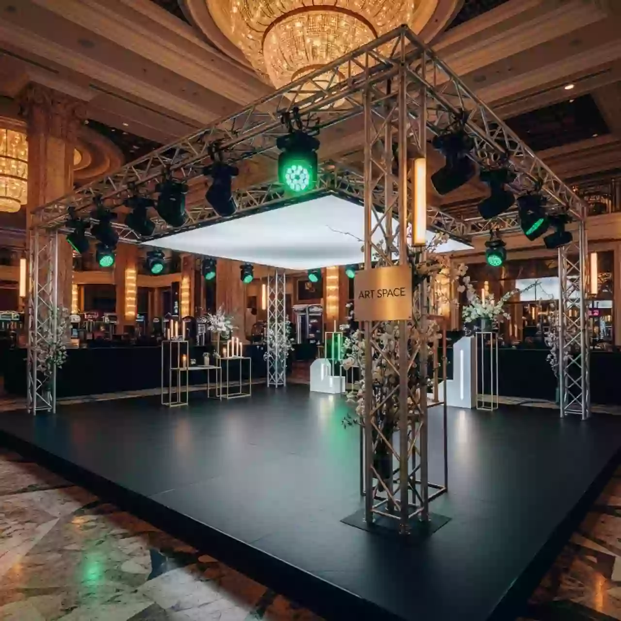 Аренда Сцена 10х8 м с фермовой конструкцией под экран в казино «Сочи» — ART SPACE