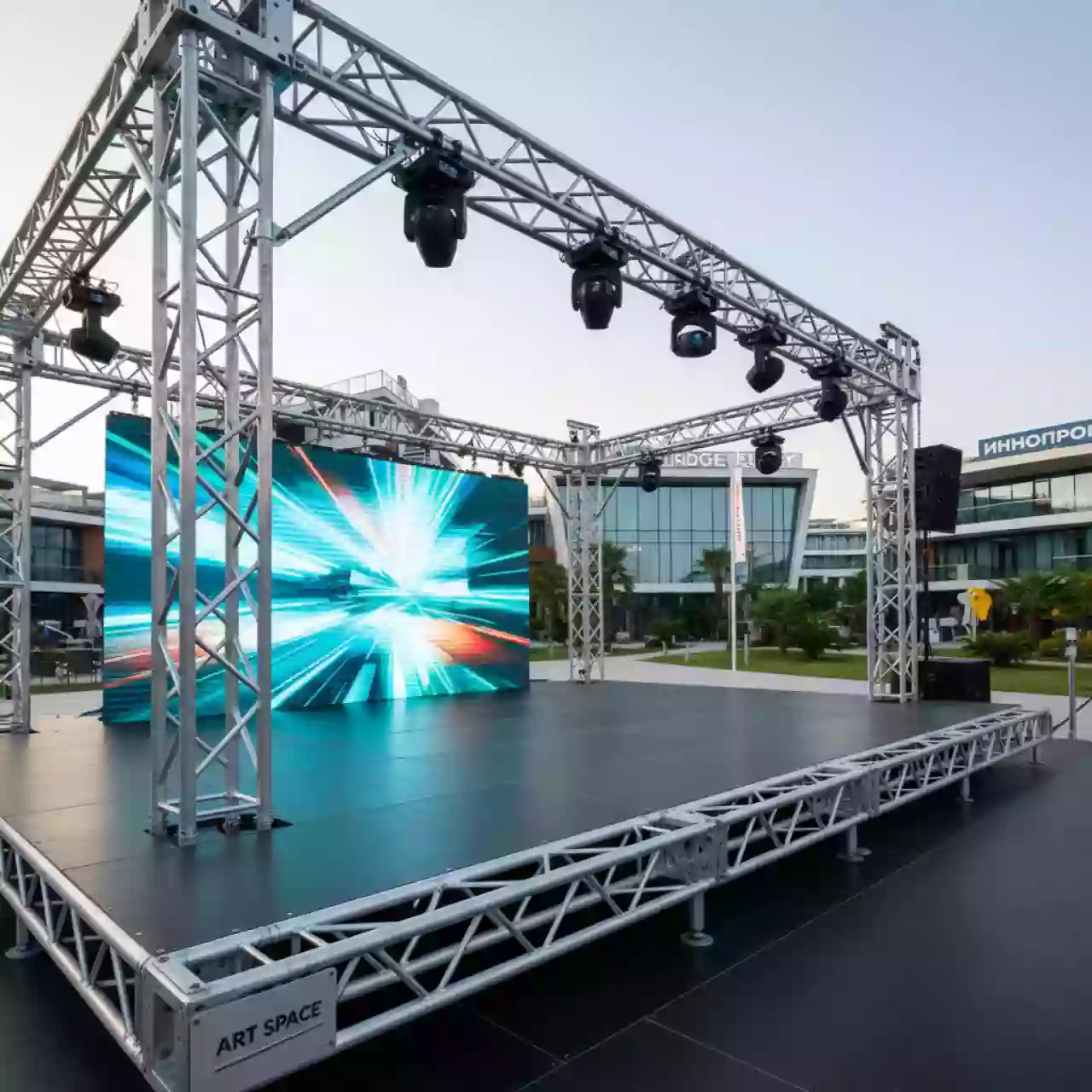 Аренда Сцена 6х4 м с экраном 5х3 м в Bridge Resort — ART SPACE