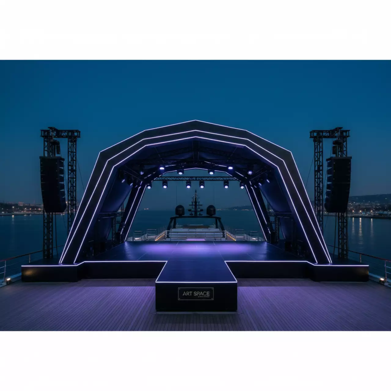 Аренда Сцена арочная черная 18х12 м на VIP-яхте (Имеретинский порт) — ART SPACE
