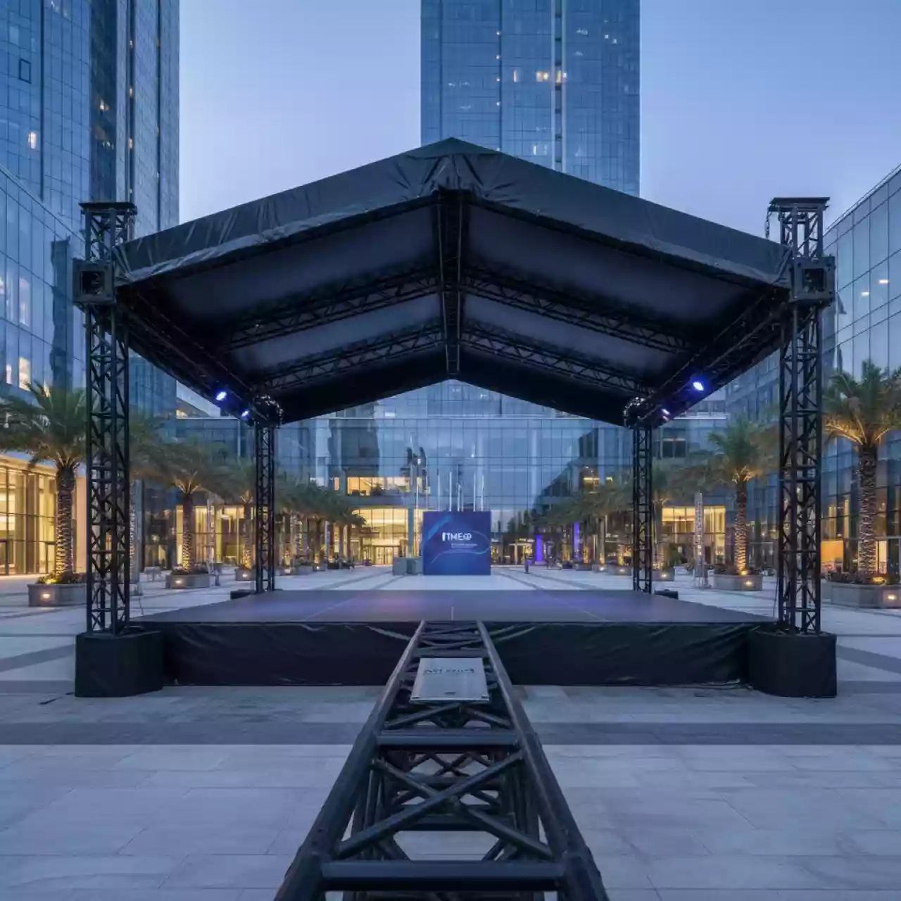 Аренда Сцена арочная черная 18х12 м в Radisson Blu Resort & Congress Centre — ART SPACE